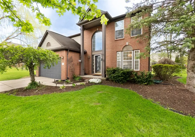 Photo 1 of Sale Pending at 399 Quail Ridge Ct, Waterford, MI 48327 | MLS# 70531793 | Listing updated on 2026-08-26