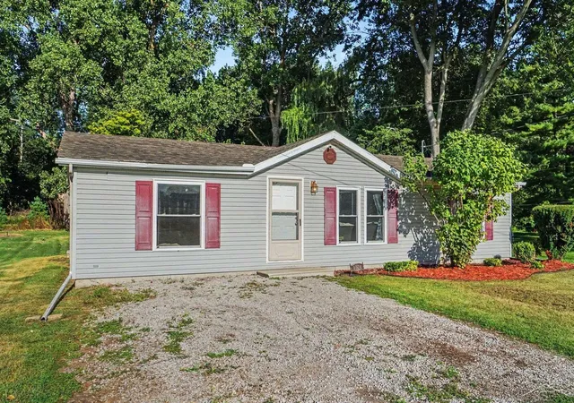 Photo 2 of Sale Pending at 1079 N Huron Rd, Linwood, MI 48634 | MLS# 50219991 | Listing updated on 2026-09-04