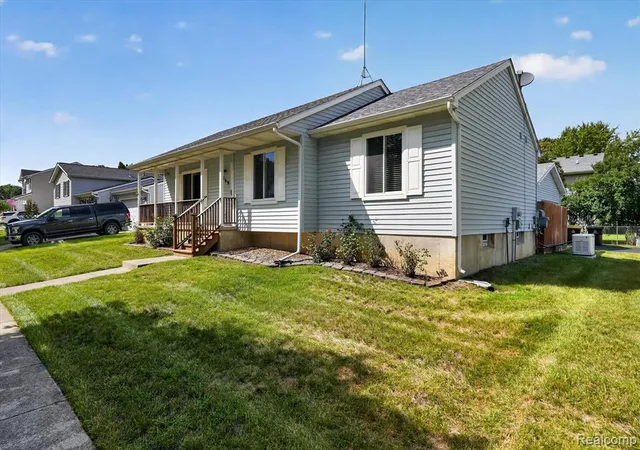 Photo 3 of Single family home for sale at 769 Town Trail, Pinckney, MI 48169 8018 | MLS# 61024797 | Listing updated on 2026-09-12
