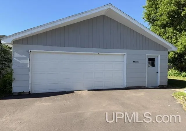 Homes for sale in Ironwood, MI | 155 E Coolidge Ave, Ironwood, MI 49938 | MLS# 50211469