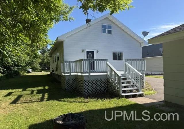 Homes for sale in Ironwood, MI | 155 E Coolidge Ave, Ironwood, MI 49938 | MLS# 50211469