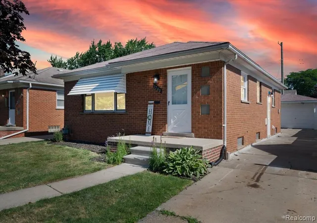 Homes for sale in Wyandotte, MI | 1760 Sycamore St, Wyandotte, MI 48192 | MLS# 61008245