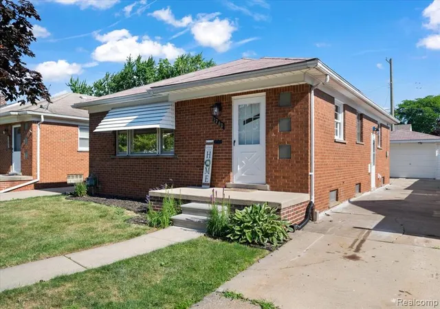 Homes for sale in Wyandotte, MI | 1760 Sycamore St, Wyandotte, MI 48192 | MLS# 61008245