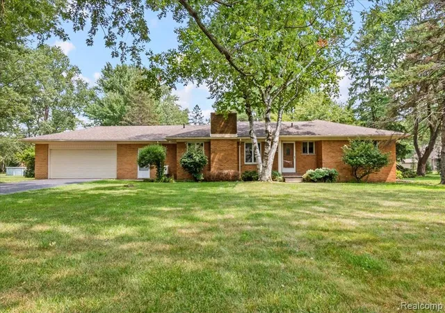 1st image of 5860 Wright Dr, Troy, MI 48098 | MLS# 61022548