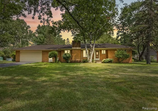 2nd image of 5860 Wright Dr, Troy, MI 48098 | MLS# 61022548