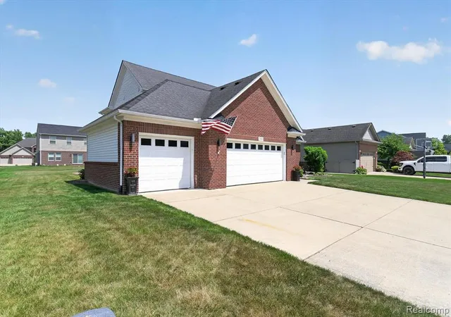 2nd image of 23313 Crescent Ridge Dr, New Boston, MI 48164 | MLS# 61008710