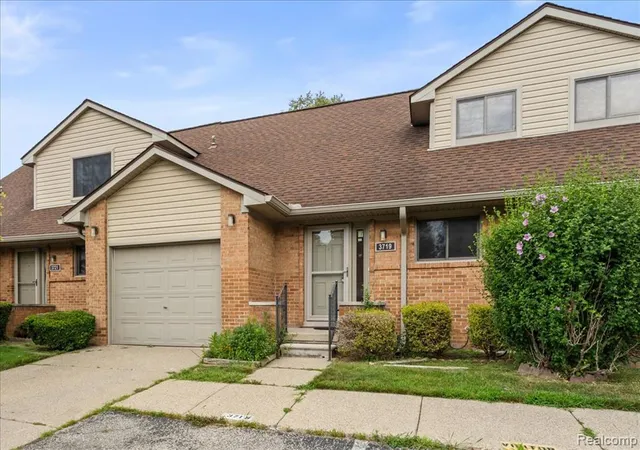 Photo 2 of Condo for sale at 3719 Old Creek Rd, Troy, MI 48084 1654 | MLS# 61025217 | Listing updated on 2026-09-12