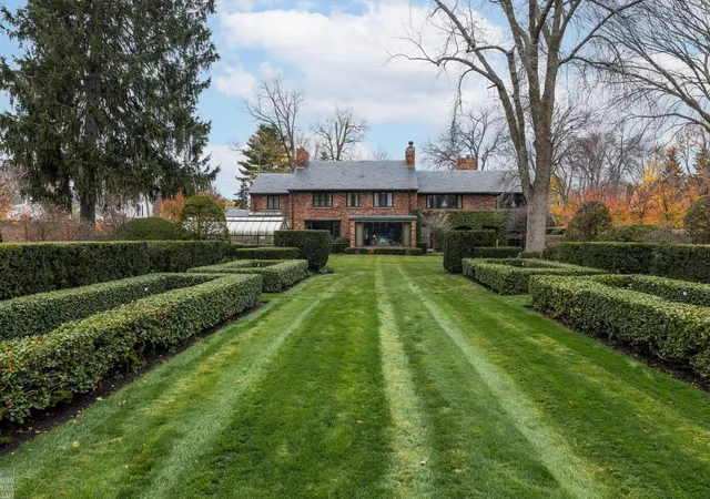 Photo 4 of Sale Pending at 379 Lakeland St, Grosse Pointe, MI 48230 | MLS# 50175039 | Listing updated on 2026-08-25