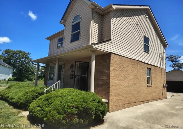Photo 3 of Single family home for sale at 19452 Troy Pl, Oak Park, MI 48237 | MLS# 61000059 | Listing updated on 2026-08-12