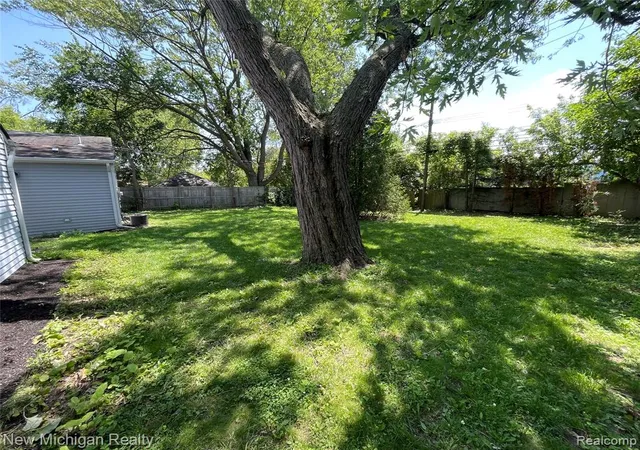 4th image of 160 Chopin St, Troy, MI 48083 | MLS# 61007785