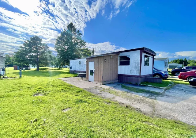 Homes for sale in Manistique, MI | 908 1/2 Arbutus #4 Ave, Manistique, MI 49854 | MLS# 50212571