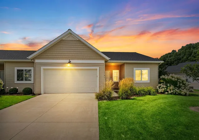 Photo 2 of Sale Pending at 4294 Cidermill Dr #32, Wayland, MI 49348 | MLS# 70553103 | Listing updated on 2026-08-25