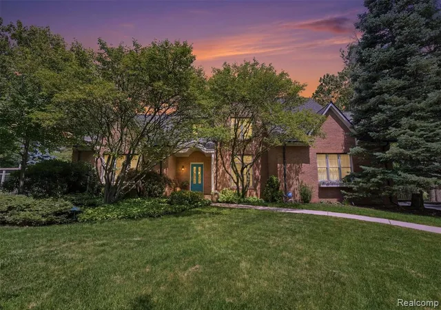 1st image of 34555 Quaker Valley Rd, Farmington Hills, MI 48331 | MLS# 61008877
