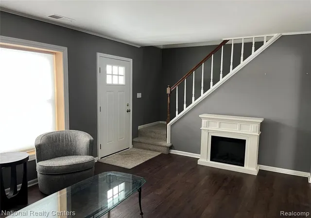 3rd image of 1200 Marseille Ct, Rochester Hills, MI 48307