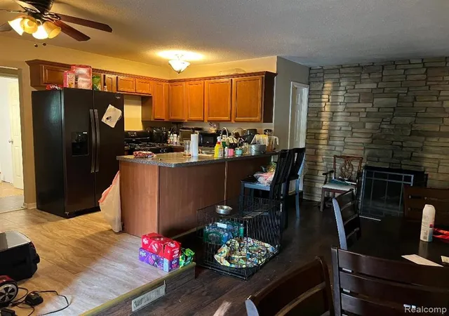 3rd image of 9829 Gary St, Romulus, MI 48174 | MLS# 60334250