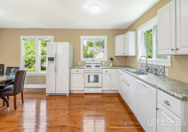 Photo 4 of Single family home for sale at 616 Crest St, Kingsford, MI 49802 | MLS# 50187236 | Listing updated on 2025-09-29