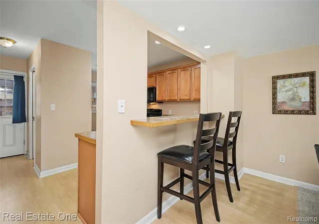Homes for sale in Commerce Township, MI | 2579 Kingstowne Dr, Commerce Township, MI 48390 | MLS# 61009463