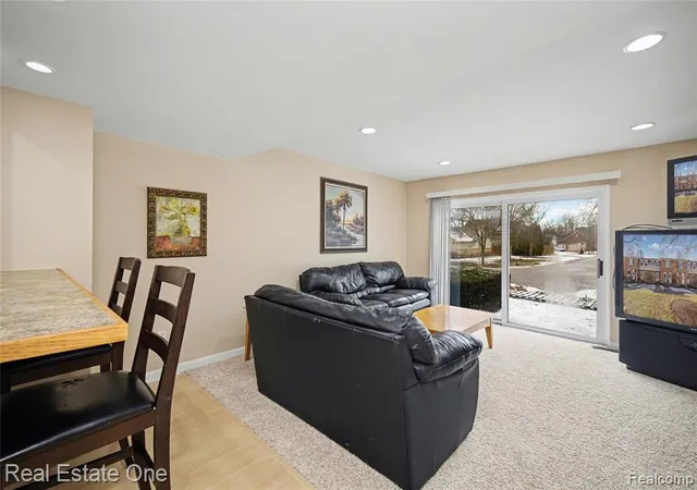 Homes for sale in Commerce Township, MI | 2579 Kingstowne Dr, Commerce Township, MI 48390 | MLS# 61009463