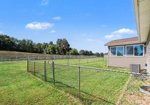 Photo 3 of Single family home for sale at 23275 N Uldriks Dr, Battle Creek, MI 49017 | MLS# 70554503 | Listing updated on 2026-09-30