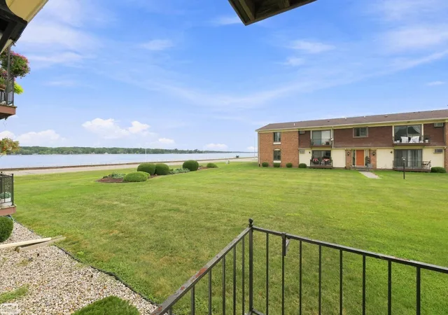 Listing Photo 1 - Condo for sale in building located at 1900 River Rd, Marysville, MI 48040 - Unit #H3