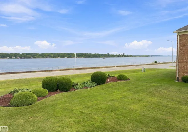Listing Photo 3 - Condo for sale in building located at 1900 River Rd, Marysville, MI 48040 - Unit #H3