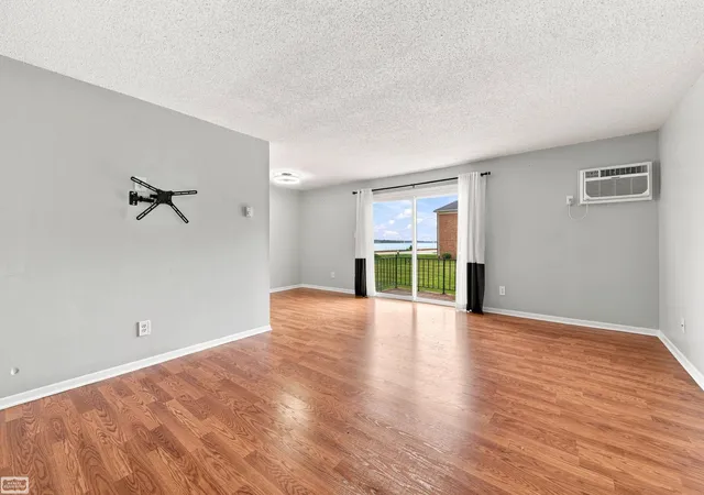 Listing Photo 4 - Condo for sale in building located at 1900 River Rd, Marysville, MI 48040 - Unit #H3
