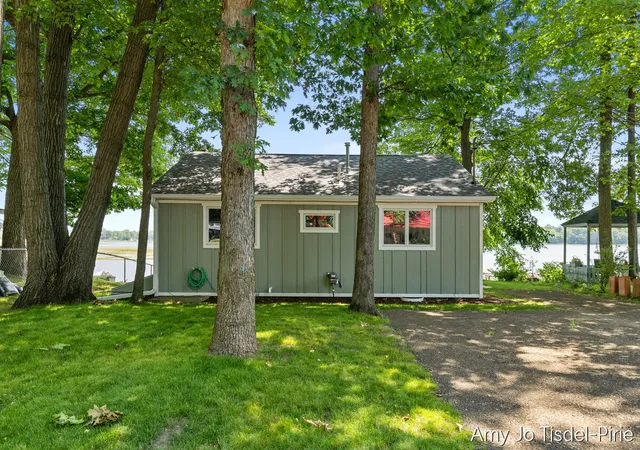 Homes for sale in Crystal, MI | 1760 S Colonel Point Dr, Crystal, MI 48818 | MLS# 70544811
