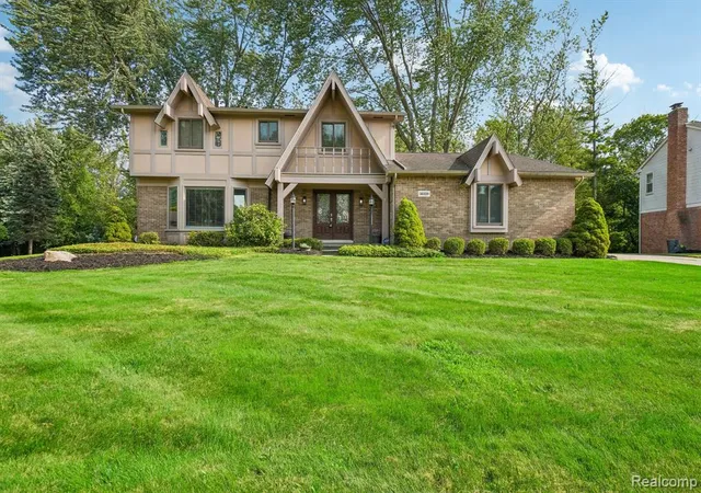 Photo 1 of Sale Pending at 36339 Parklane Cir, Farmington Hills, MI 48335 | MLS# 61014122 | Listing updated on 2026-08-09