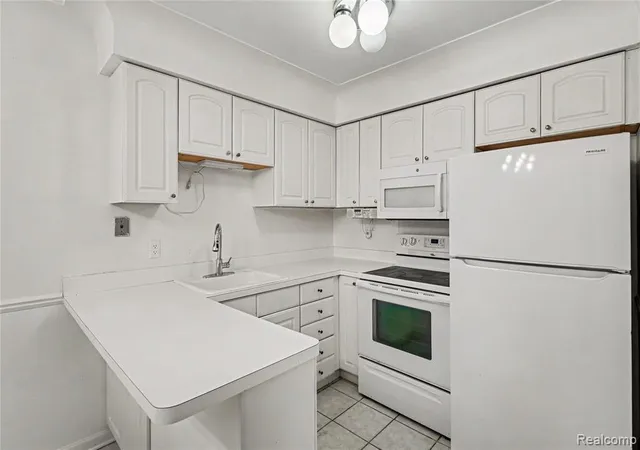 Photo 3 of Condo for sale at 995 N Cass Lake Rd #144, Waterford, MI 48328 2378 | MLS# 60990310 | Listing updated on 2026-08-28