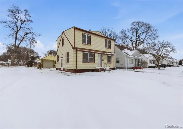 Homes for sale in Eastpointe, MI | 14725 Agnes Ave, Eastpointe, MI 48021 | MLS# 60985333
