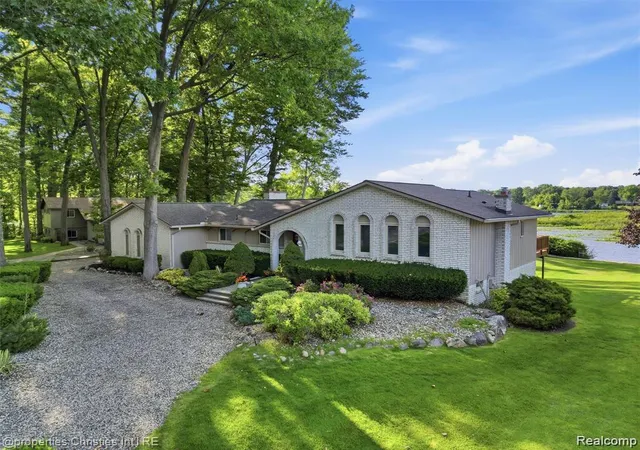 Photo 3 of Sale Pending at 1721 Imperial Dr, Highland, MI 48356 | MLS# 61020580 | Listing updated on 2026-09-01