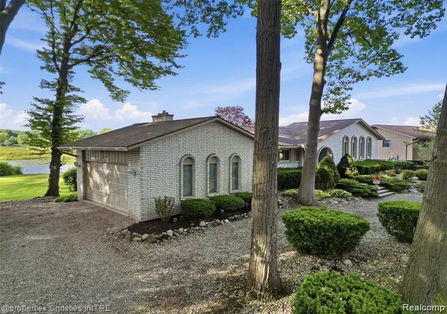 Photo 5 of Sale Pending at 1721 Imperial Dr, Highland, MI 48356 | MLS# 61020580 | Listing updated on 2026-09-01
