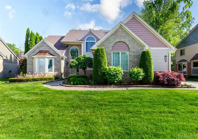 Homes for sale in Shelby Township, MI | 14016 Strathmore Dr, Shelby Township, MI 48315 | MLS# 60997145