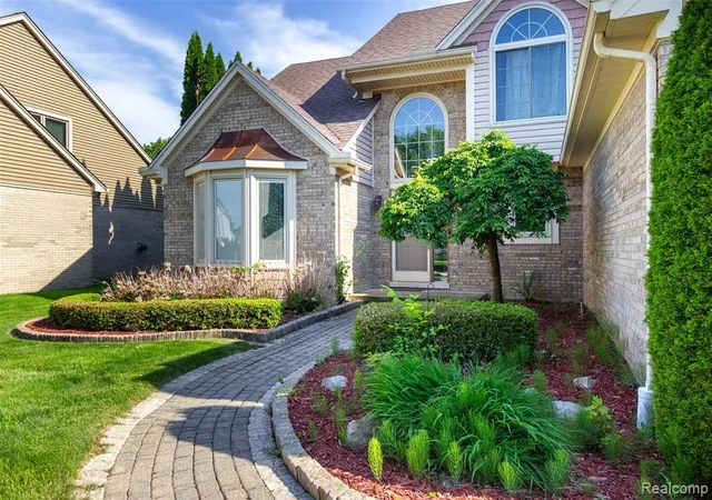 Photo 3 of Single Family Residence at 14016 Strathmore Dr, Shelby Township, MI 48315 | MLS# 60997145 | | Sold on 2026-08-07