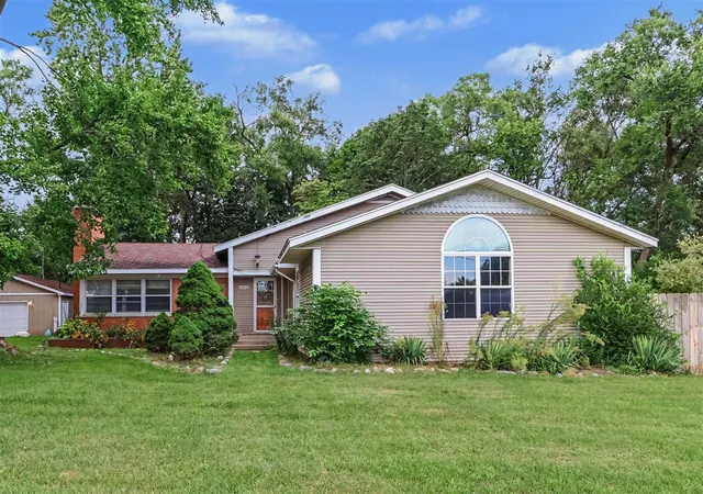 Photo 1 of Single family home for sale at 42910 Evergreen Park Dr, Decatur, MI 49045 | MLS# 70554374 | Listing updated on 2026-08-26