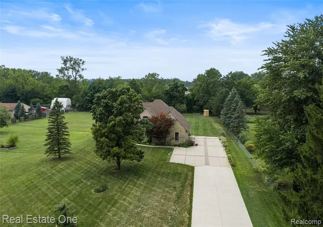 Photo 3 of Sale Pending at 17268 Beech Daly Rd, Brownstown, MI 48174 9401 | MLS# 61023759 | Listing updated on 2026-08-26