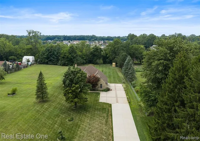 Photo 3 of Sale Pending at 17268 Beech Daly Rd, Brownstown, MI 48174 9401 | MLS# 61023759 | Listing updated on 2026-08-26