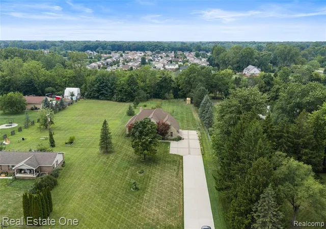 Photo 4 of Sale Pending at 17268 Beech Daly Rd, Brownstown, MI 48174 9401 | MLS# 61023759 | Listing updated on 2026-08-26