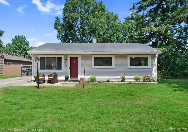 3rd image of 2436 Toby Rd, Lake Orion, MI 48359 | MLS# 61018226