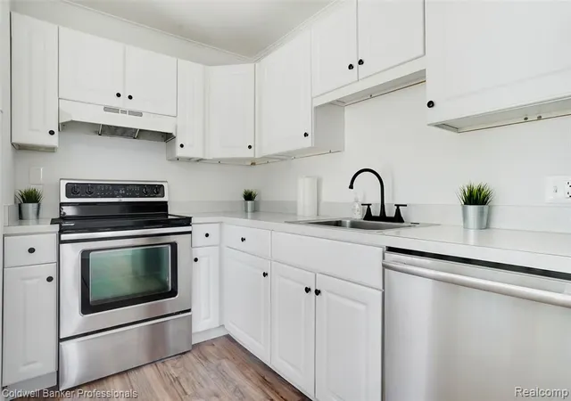 4th image of 2436 Toby Rd, Lake Orion, MI 48359 | MLS# 61018226