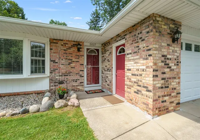 Photo 3 of Sale Pending at 5037 Patland Dr, Kalamazoo, MI 49009 | MLS# 70553964 | Listing updated on 2026-08-23