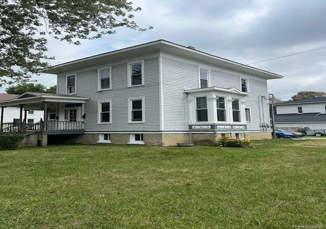 Photo 3 of Sale Pending at 302 N Farragut St, Bay City, MI 48708 | MLS# 60335699 | Listing updated on 2025-06-30