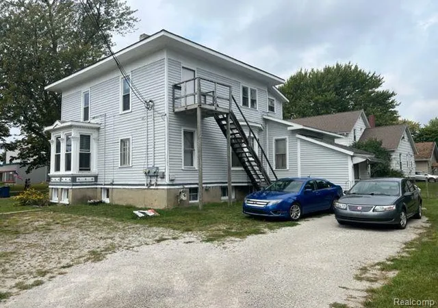 Photo 3 of Sale Pending at 302 N Farragut St, Bay City, MI 48708 | MLS# 60335699 | Listing updated on 2025-06-30
