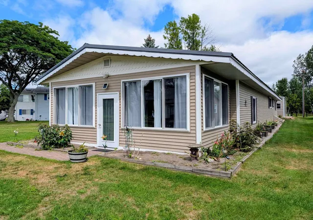 2nd image of 1656 Riverside Dr, Au Gres, MI 48703 | MLS# 80072761