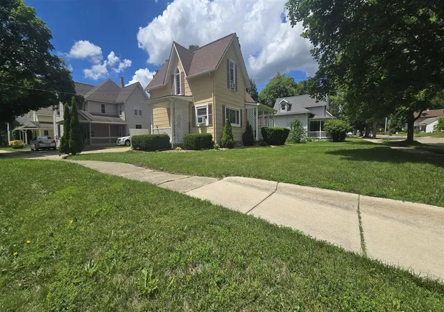 Homes for sale in Charlotte, MI | 301 N Sheldon St, Charlotte, MI 48813 | MLS# 70541681