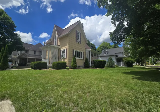 Homes for sale in Charlotte, MI | 301 N Sheldon St, Charlotte, MI 48813 | MLS# 70541681