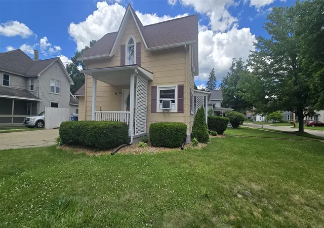 Homes for sale in Charlotte, MI | 301 N Sheldon St, Charlotte, MI 48813 | MLS# 70541681