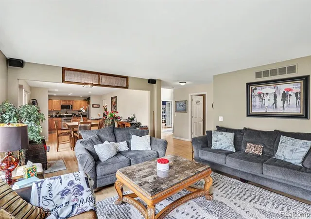 Photo 3 of Sale Pending at 3544 S Creek Dr, Rochester, MI 48306 1475 | MLS# 61023449 | Listing updated on 2026-09-09