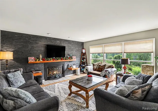 Photo 3 of Sale Pending at 3544 S Creek Dr, Rochester, MI 48306 1475 | MLS# 61023449 | Listing updated on 2026-09-09