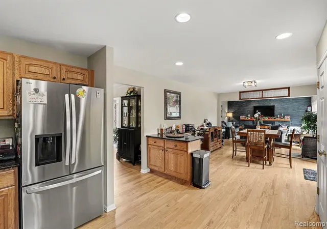Photo 4 of Sale Pending at 3544 S Creek Dr, Rochester, MI 48306 1475 | MLS# 61023449 | Listing updated on 2026-09-09